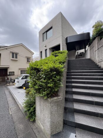 東京都 剪定・刈り込み・ツタ、雑草除去の外観